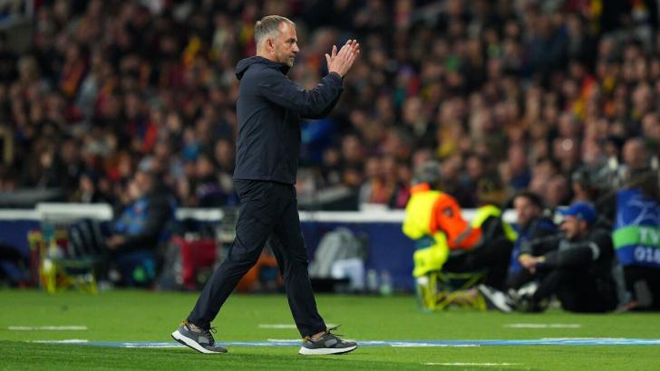 Barcelona coach Hansi Flick applauding